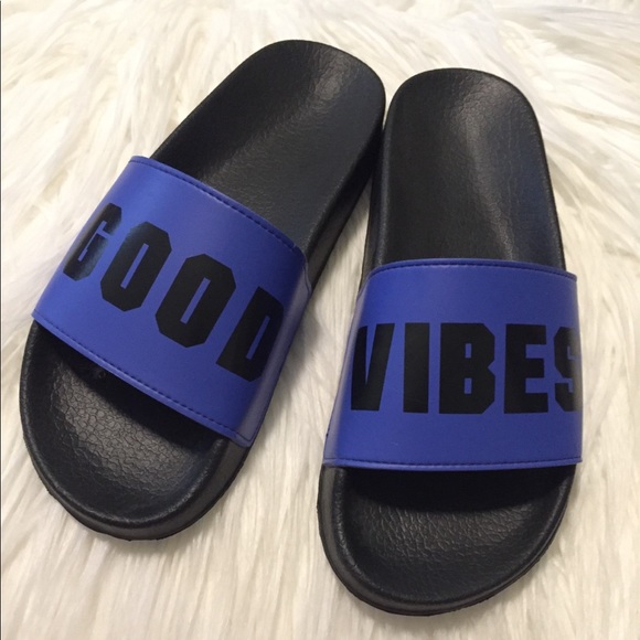 PINK Victoria's Secret Shoes - VICTORIAS SECRET PINK SLIDES!